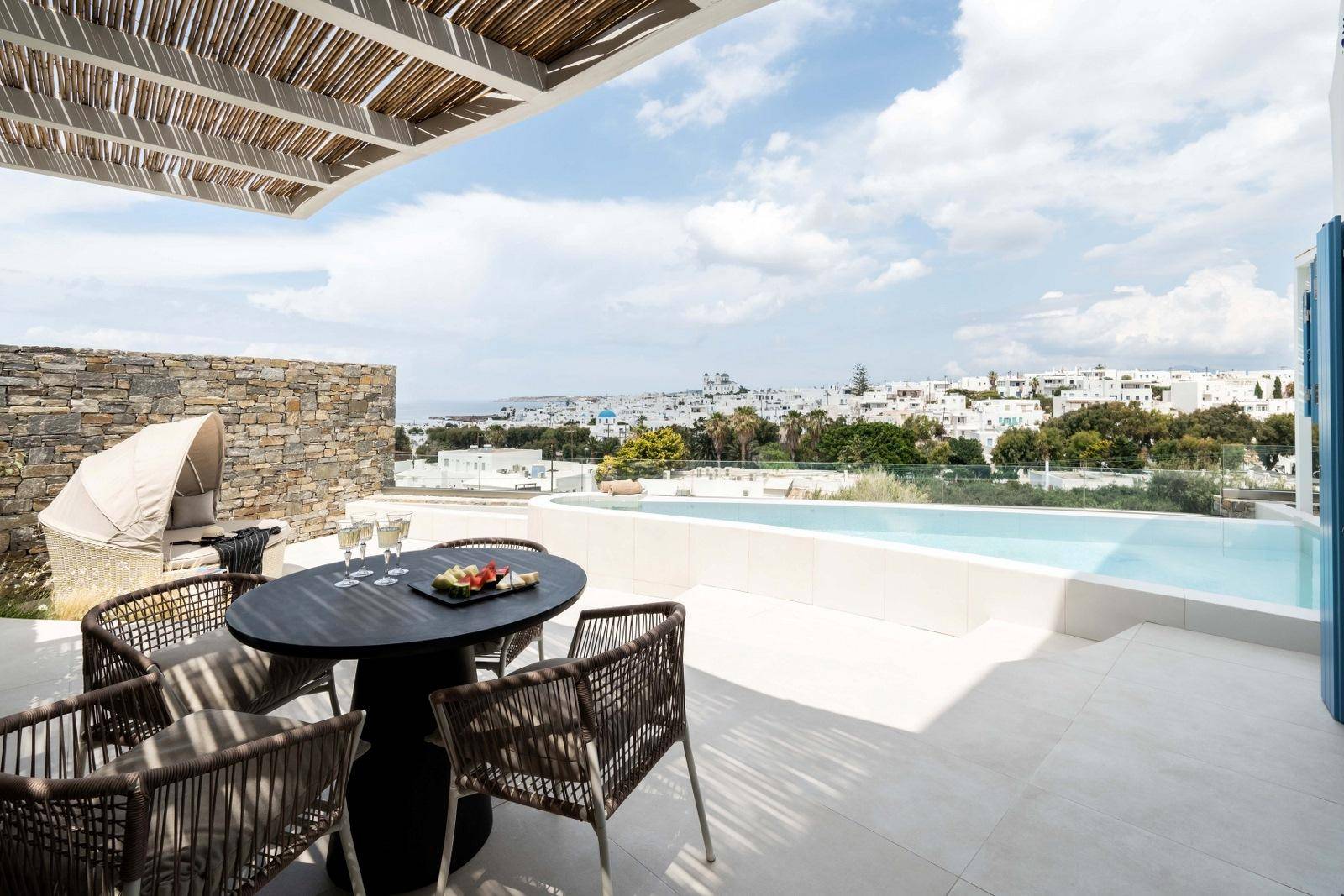 aura suites paros